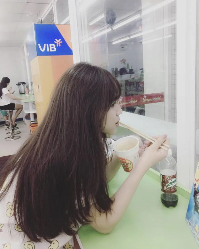 Cô bạn Gia Lai với ảnh chụp nghiêng thần thánh: Con gái chỉ cần một góc mặt  đẹp thôi