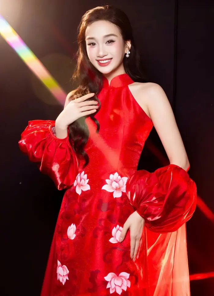 99+ Ảnh Trà Giang bikini cùng vòng ba bốc lửa mê hoặc