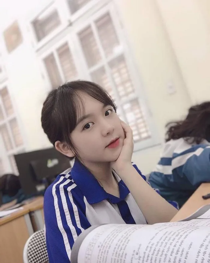Hot girl 'búp bê tiểu học' nổi tiếng từ năm lớp 9 hiện giờ vẫn xinh xuất  sắc khiến dân mạng thừa nhận đúng là cô nàng không tuổi - Saostar.vn