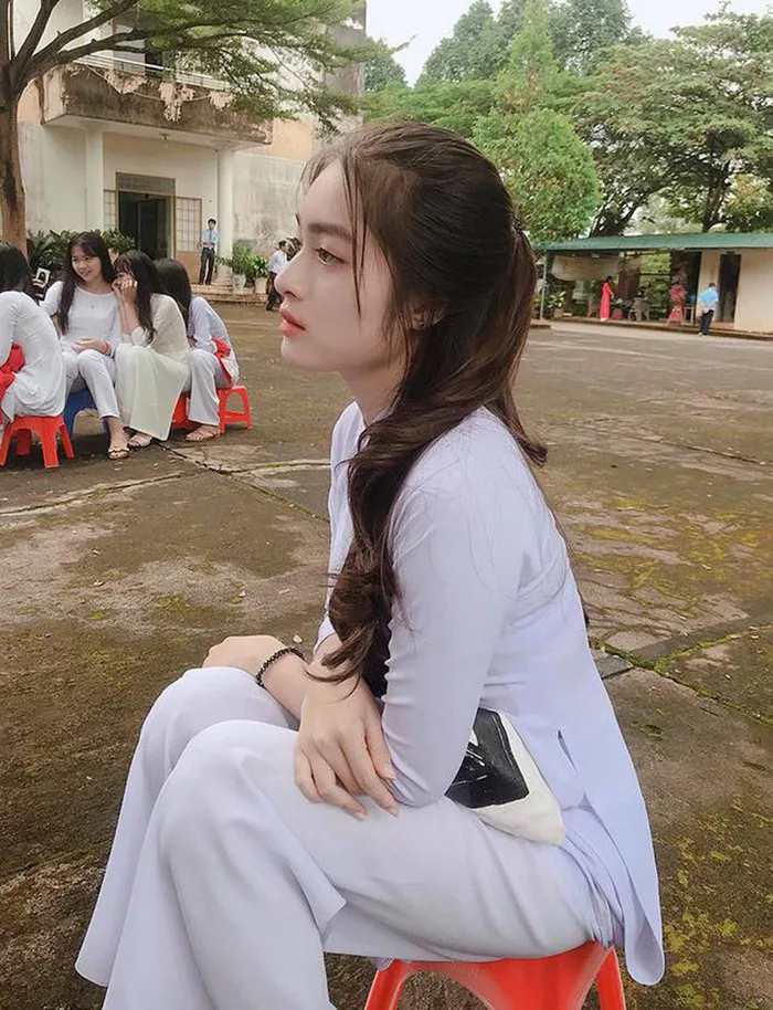 Đang học cấp 3 mà chưa xem loạt girl xinh này thì uổng quá: Nhìn người ta  mặc áo dài nè, toàn cực phẩm không đó!