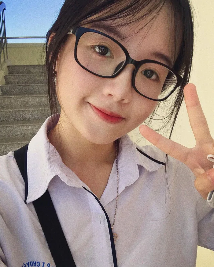 Girl xinh trường Ngoại thương gây thương nhớ khi đi học quân sự từng là HSG  quốc gia môn tiếng Pháp