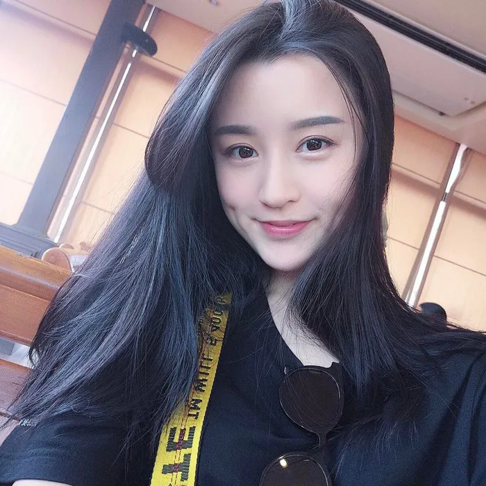 Nữ thần ảnh thẻ đẹp hút hồn, tưởng là hot girl hóa ra 