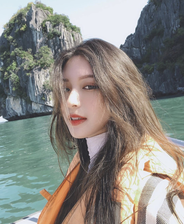 Bắt bài công thức chụp ảnh chung của dàn gái xinh: Có 1 cái dáng là phải  pose hoài pose mãi thành 