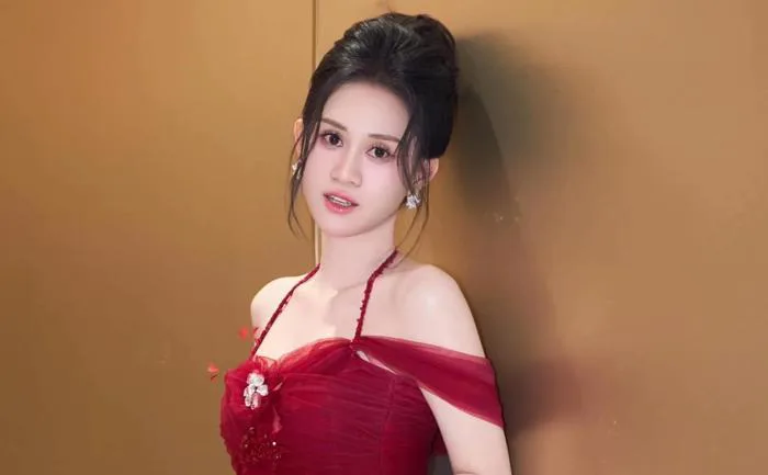 Hot girl kẹo kéo' Jee Trần ra sao sau khi nổi tiếng?