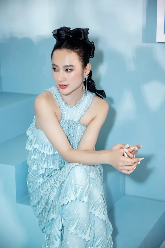 Angela Phương Trinh 'ngọt như kẹo bông' ở sự kiện, làn da căng bóng gây chú  ý - Tạp chí Doanh nghiệp Việt Nam