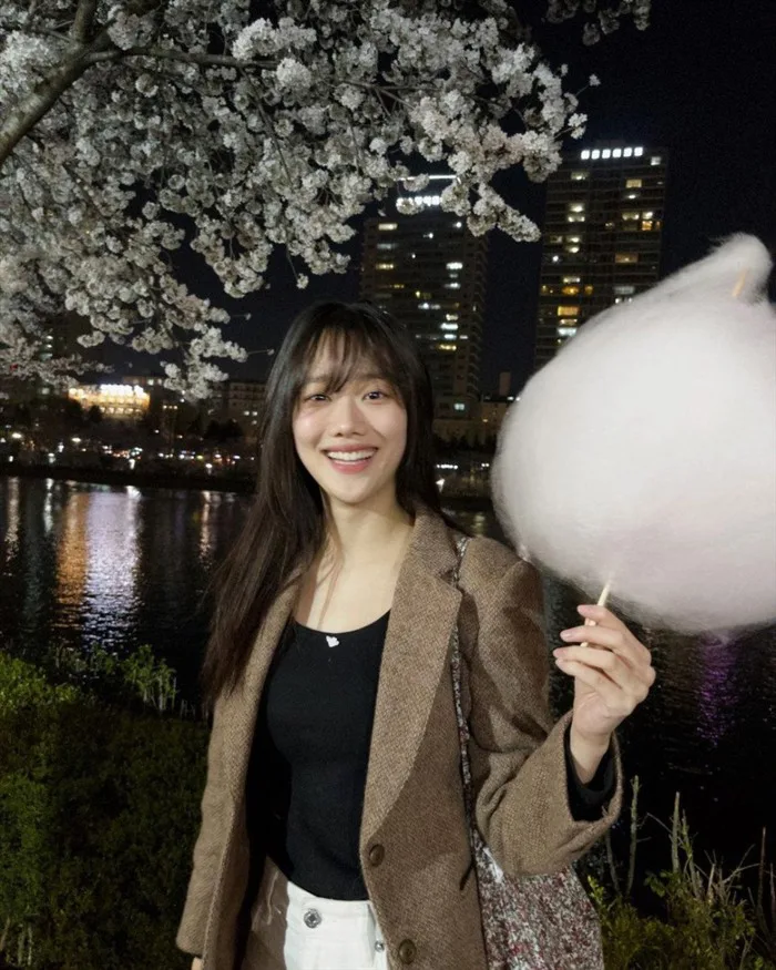 Nhan sắc trong trẻo, tươi sáng của Naeun