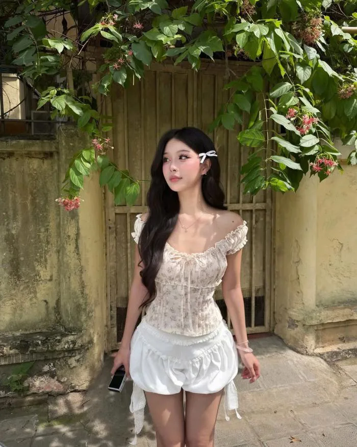 Trở thành tâm điểm xuống phố với xu hướng kẹp nơ xinh