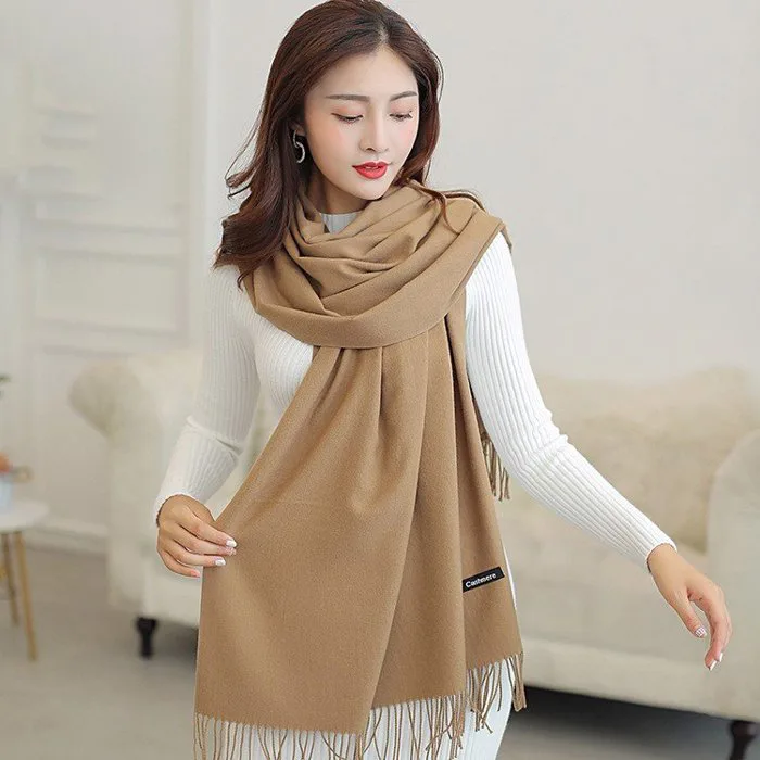 Top 15 shop bán khăn choàng cổ nữ đẹp nhất TPHCM - sakurafashion.vn