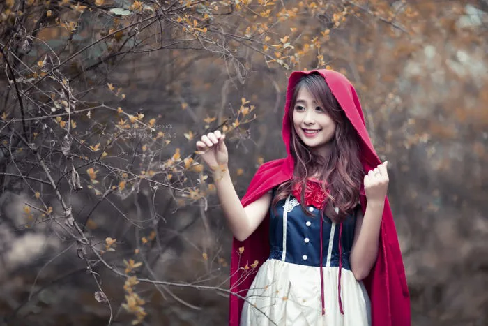 Bộ 20 ảnh cô bé quàng khăn đỏ tuyệt đẹp
