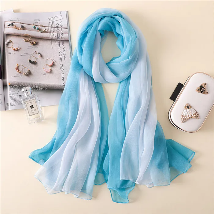 Top 15 shop bán khăn choàng cổ nữ đẹp nhất TPHCM - sakurafashion.vn