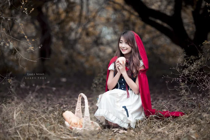 Bộ 20 ảnh cô bé quàng khăn đỏ tuyệt đẹp