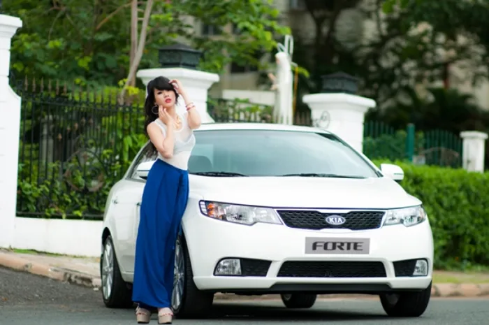 GIRL XINH KIÊU KỲ VỚI CHÀNG KIA FORTE | Otosaigon