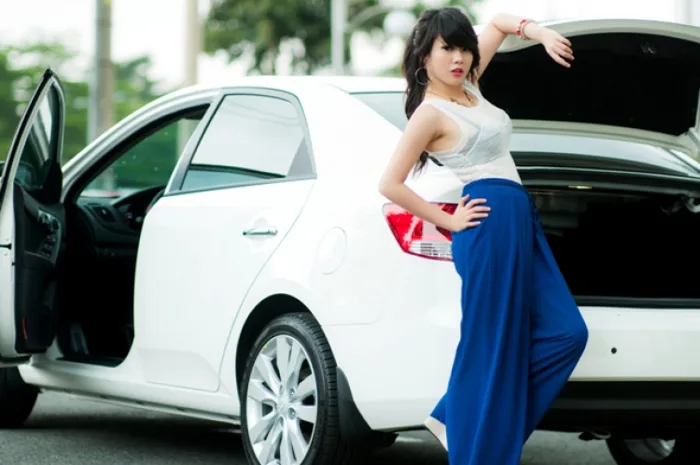 GIRL XINH KIÊU KỲ VỚI CHÀNG KIA FORTE | Otosaigon
