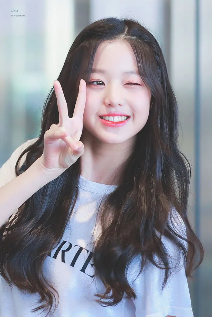 Phóng viên Hàn chọn ra 3 nữ idol ngoài đời đẹp hơn cả trên hình: Camera  không lột tả được, choáng hơn cả là đôi chân dài nhất Kpop