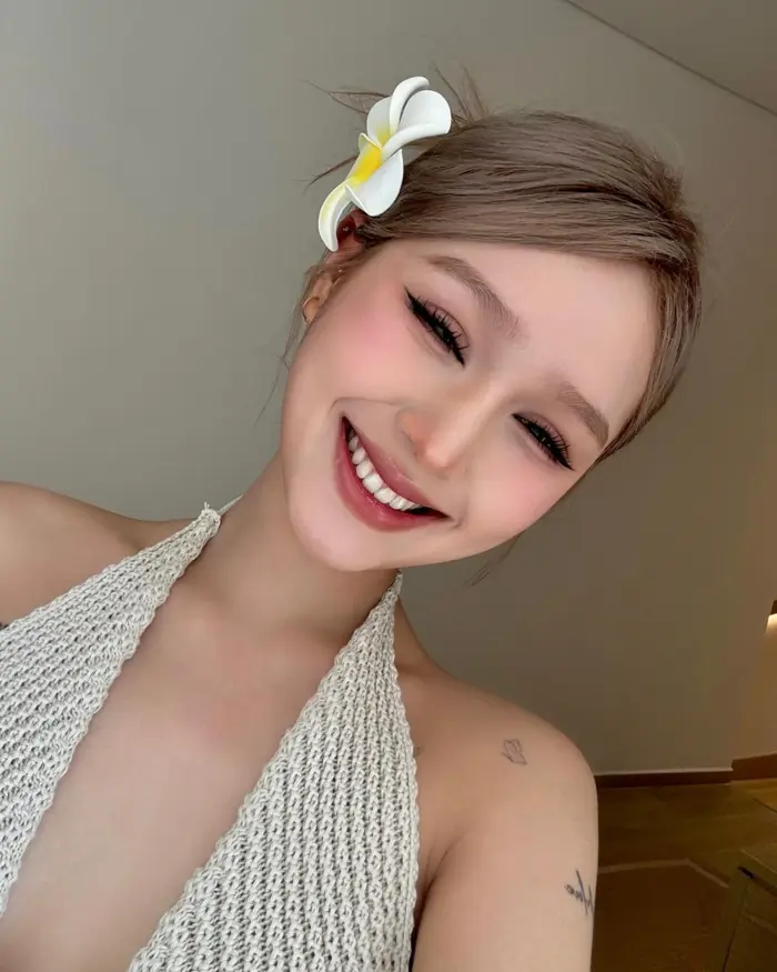 Hình ảnh avatar gái xinh đẹp lung linh và đầy duyên dáng