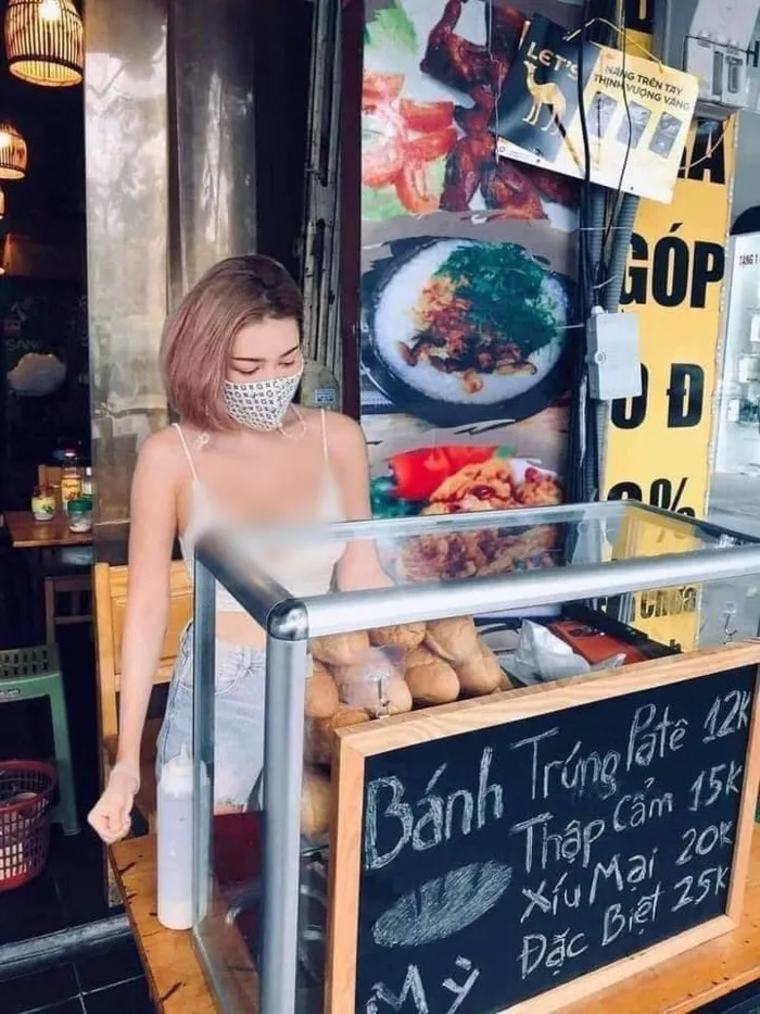 Cô gái bán bánh mì khoe thân hình nóng bỏng làm MXH chao đảo, người tò mò,  kẻ chê phản cảm - SaoExpress
