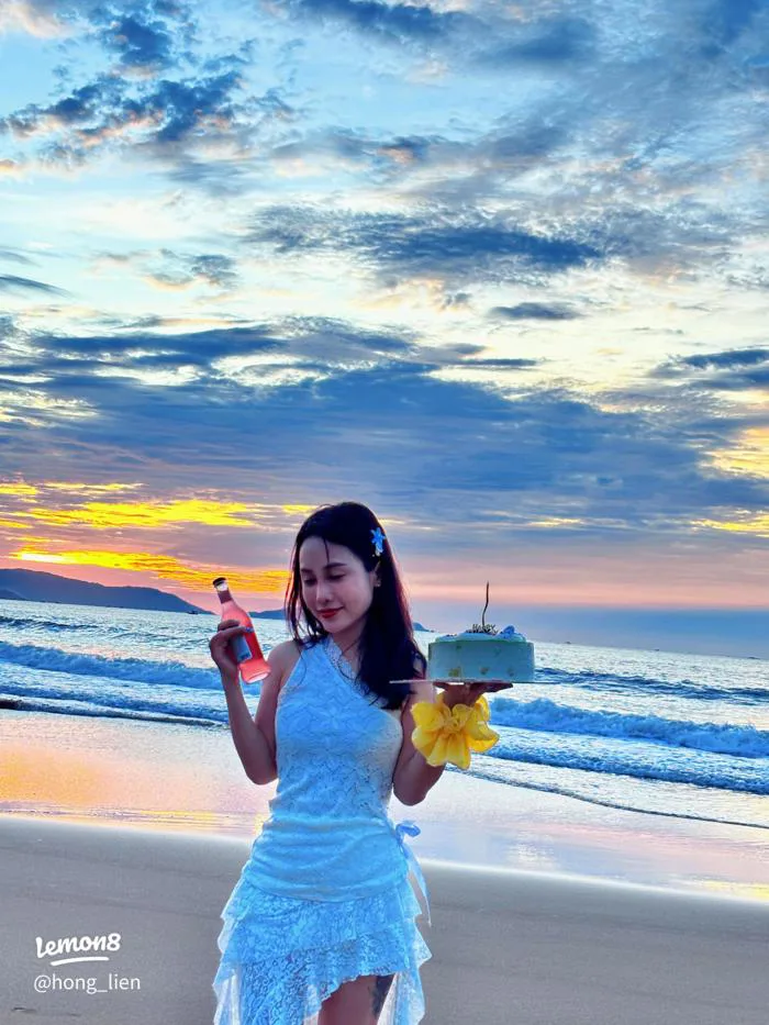 Sinh nhật ở biển lúc hoàng hôn: gợi ý pose ảnh gái xinh siêu thơ