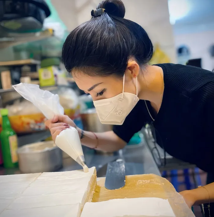 Nữ banker xinh đẹp trở thành baker: 'Tôi hạnh phúc khi thấy người ta hạnh  phúc'