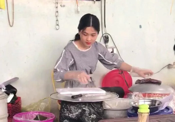 Hot girl tráng bánh mướt” xứ Nghệ vừa xinh đẹp, lại đảm đang | Báo Dân trí