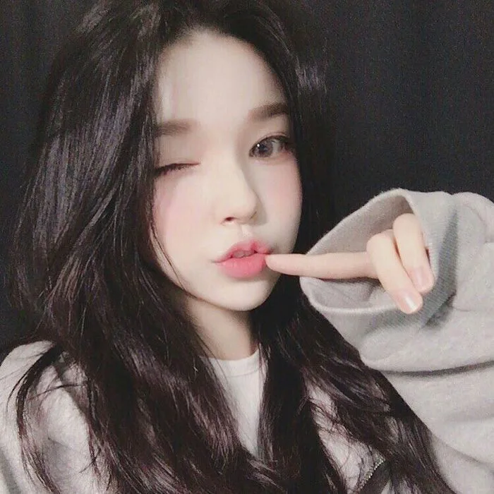 Khám phá 320 ý tưởng girl lạnh lùng và tư thế chụp ảnh trong 2026 |  ulzzang, tóc đẹp, nữ thần và các ý tưởng khác