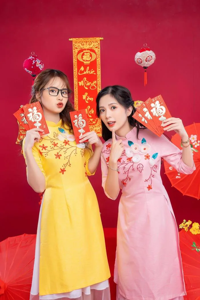 Thiếu nữ xinh đẹp thi nhau khoe ảnh rộn ràng đón Tết từ đầu tháng Chạp |  Báo Dân trí