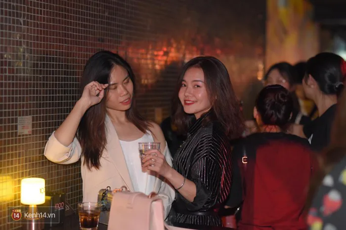 Ngắm loạt ảnh gái xinh kéo hội đi 