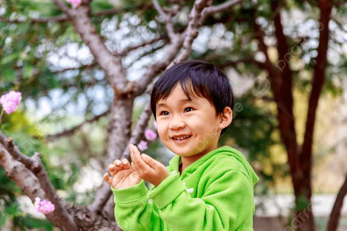 Cô Bé đáng Yêu Má Lúm đồng Tiền Nằm Ngang Hình Chụp Và Hình ảnh Để Tải Về  Miễn Phí - Pngtree