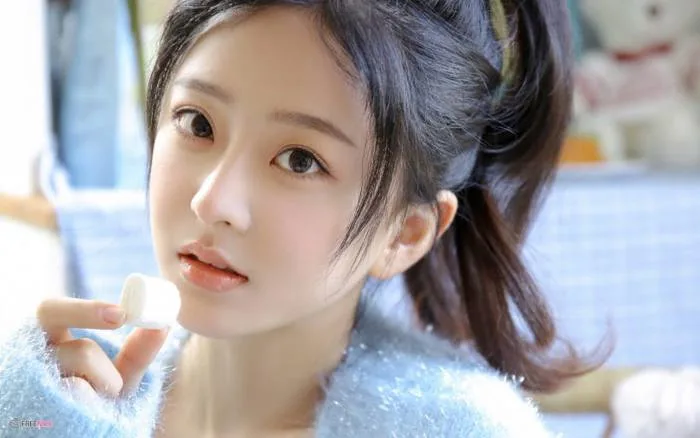 Xem hình ảnh thiếu nữ xinh như ngọc với đôi mắt to tròn đầy mộng mơ
