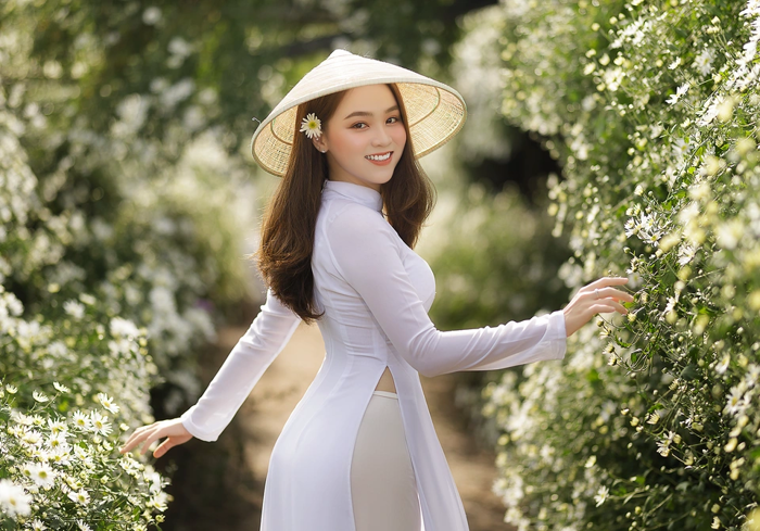 Thiếu nữ Hà thành đọ sắc với loài hoa báo hiệu mùa đông Hà Nội | Báo Dân trí
