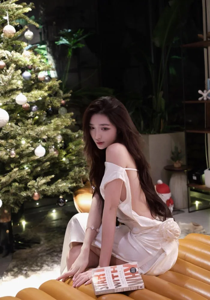Hậu trường 