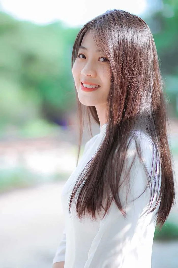Nữ sinh ĐH Ngoại thương năng động, trong trẻo như nắng mai | Báo Dân trí