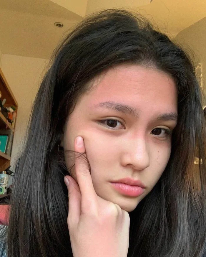 Con gái Phượng Chanel khoe mặt mộc 