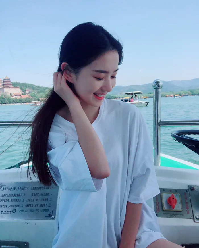 Combo xinh xắn ngây thơ biến nữ sinh 21 tuổi thành hot girl 3,3 triệu  followers trên Tik Tok