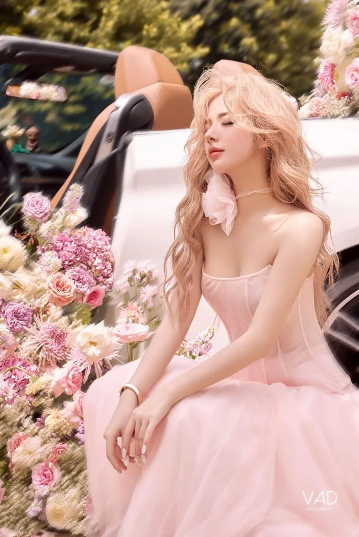 Hot girl trường NEU biến hoá đa dạng qua các concept của J.A Studio
