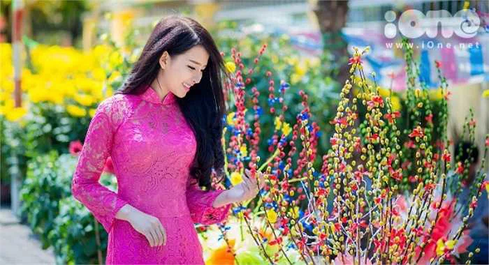 Hot girl Nha Trang bỏ học, thu nhập khủng từ kinh doanh mỹ phẩm