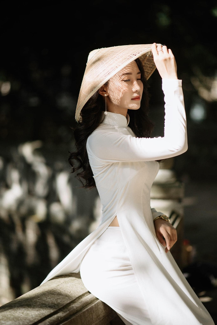 Hướng dẫn các tạo dáng chụp ảnh áo dài đẹp cùng nón lá với Studio Lavender  – Chụp hình cưới, ảnh gia đình, ảnh nghệ thuật – Lavender Studio