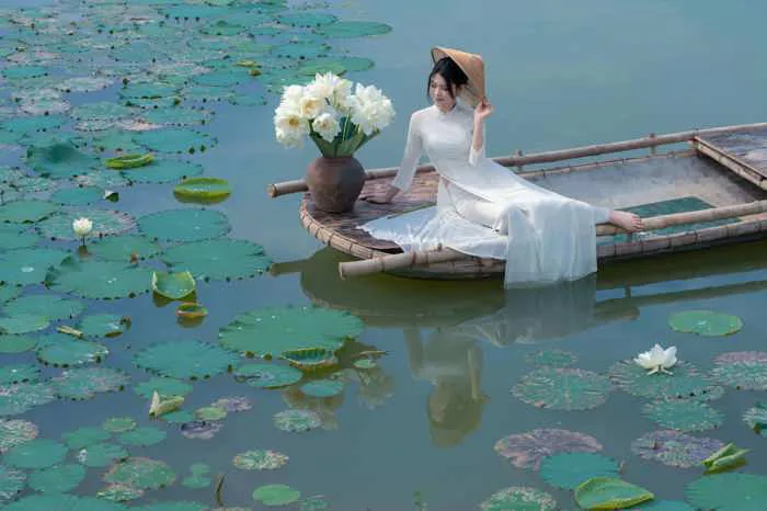 Hướng dẫn các tạo dáng chụp ảnh áo dài đẹp cùng nón lá với Studio Lavender  – Chụp hình cưới, ảnh gia đình, ảnh nghệ thuật – Lavender Studio