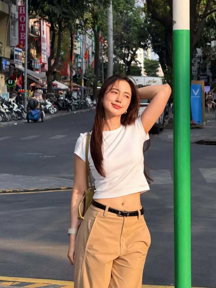 Mỹ nữ trẻ thơ' Thái Lan đội nón lá, dạo chơi TP HCM - Báo VnExpress Giải trí