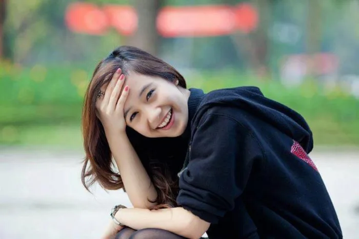 Hình ảnh nụ cười đẹp rạng rỡ, tươi tắn, tỏa nắng đầy hạnh phúc