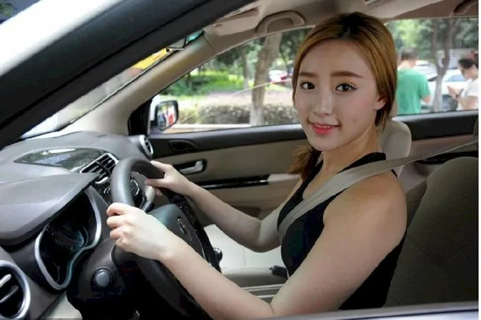 Top 101 ảnh lái xe ô tô đẹp nhất, chất lượng cao, tải miễn phí