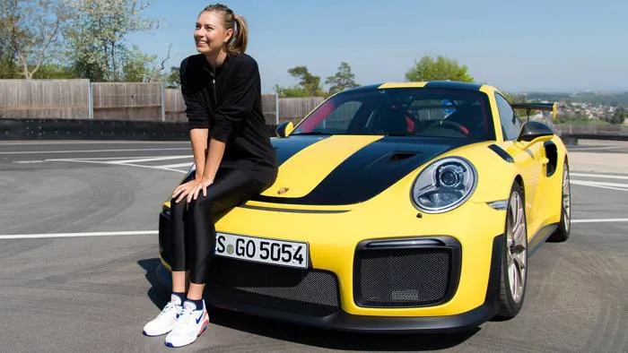 Những bức ảnh siêu xe và người đẹp mọi chàng trai đều mê đắm | AutoMotorVN