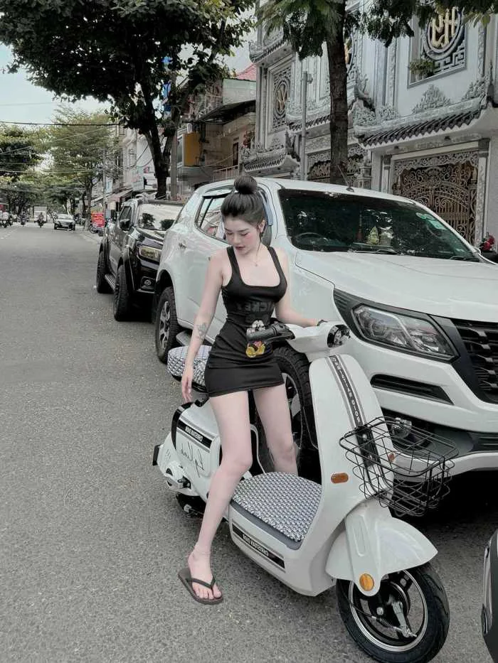 Hot girl Phố Cổ xinh đẹp cùng VC K1 hot trend