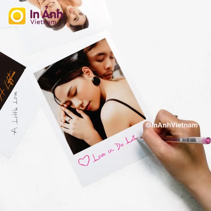Ảnh Polaroid viền trắng