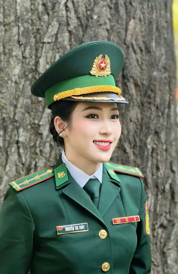 Nữ quân nhân hot nhất mạng xã hội: Xinh như hoa hậu, từng là Quán quân âm  nhạc