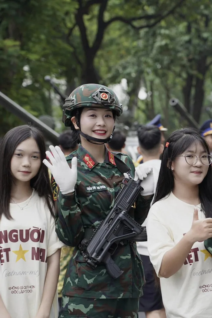 10 nữ quân nhân Việt Nam xinh đẹp khuynh đảo mạng xã hội với nụ cười rạng rỡ