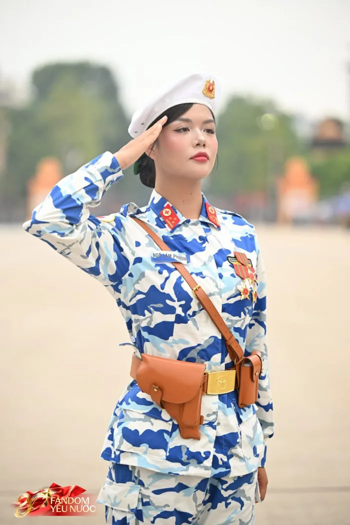 10 nữ quân nhân Việt Nam chỉ cần nở nụ cười là khuynh đảo mạng xã hội