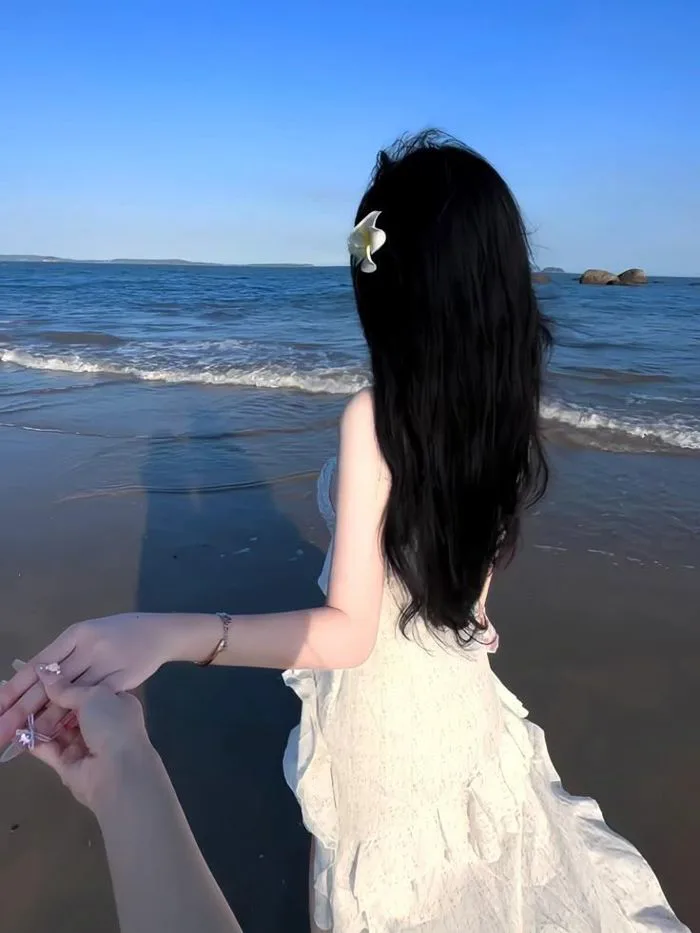 100+ Mẫu ảnh đi biển chụp sau lưng sáng tạo cho nàng tham khảo