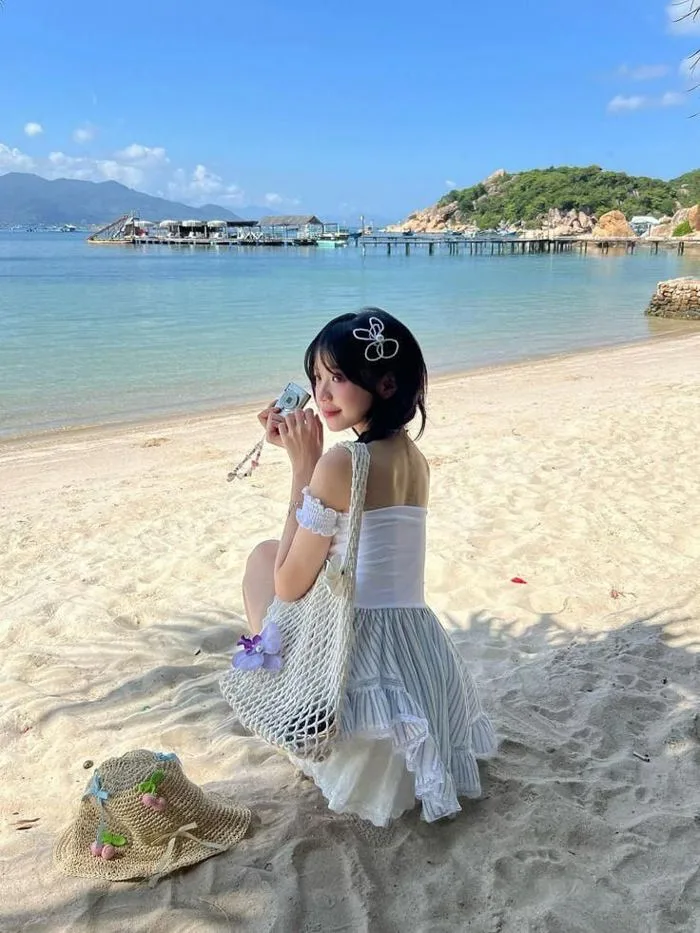 100+ Mẫu ảnh đi biển chụp sau lưng sáng tạo cho nàng tham khảo