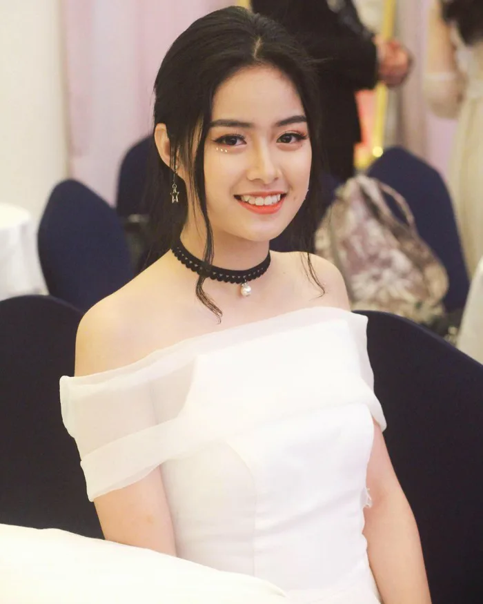 Cô bạn có hơn 53,3k fan trên Tik Tok mặt xinh như búp bê, nụ cười răng khểnh  đáng yêu