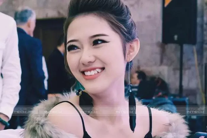 Răng khểnh đẹp hay xấu? Tướng số răng khểnh nói lên điều gì?